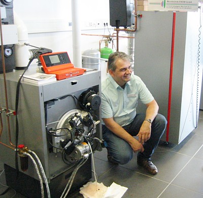 tl_files/SHK/img/presse/Viessmanschulung bild 2-klein.jpg